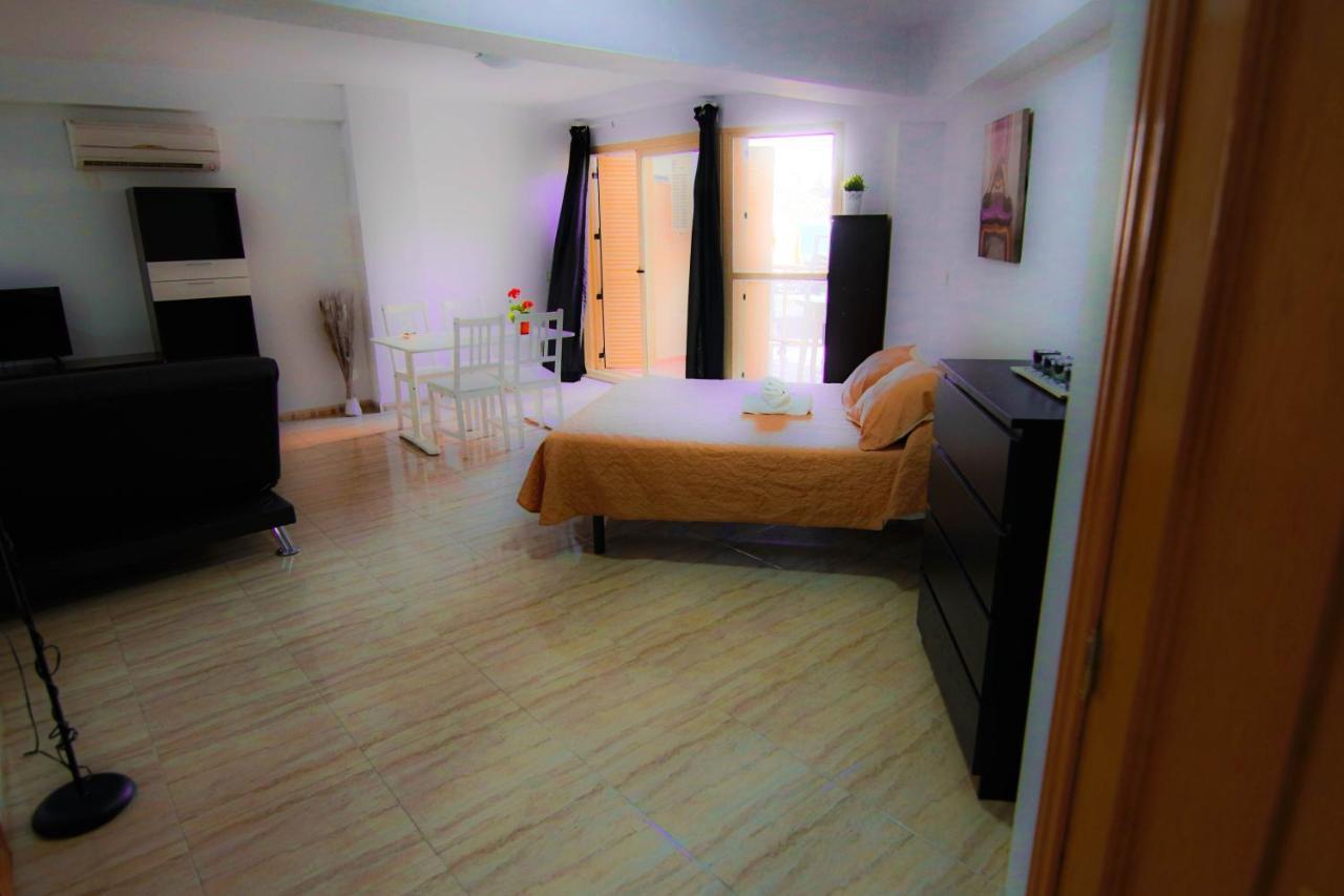Puerta Del Sol Trm Only Adults Aparts Torremolinos Exterior foto